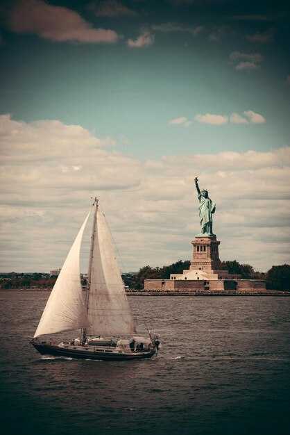 14 Stunning Photos of the Statue of Liberty Under Construction in Paris