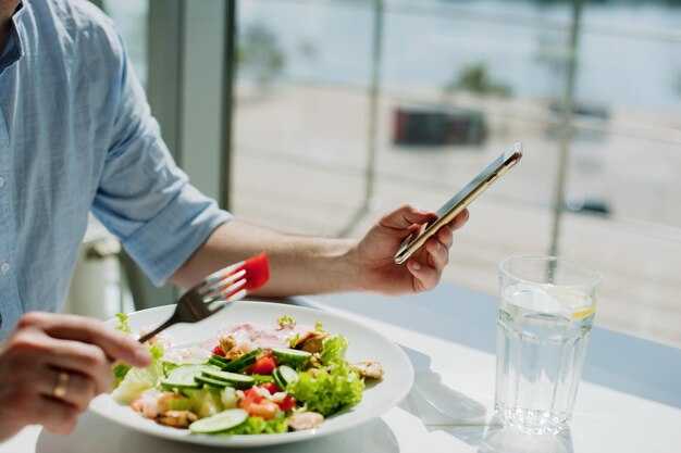 How to Eat Healthy While Traveling - A List of Healthy Restaurants in Airports