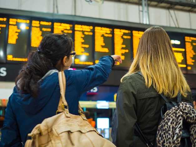 How to Get from LaGuardia to Manhattan - Fastest, Easiest, and Cheapest Options
