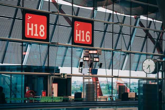JFK Airport Guide - Terminals, Transportation, Flights & Tips