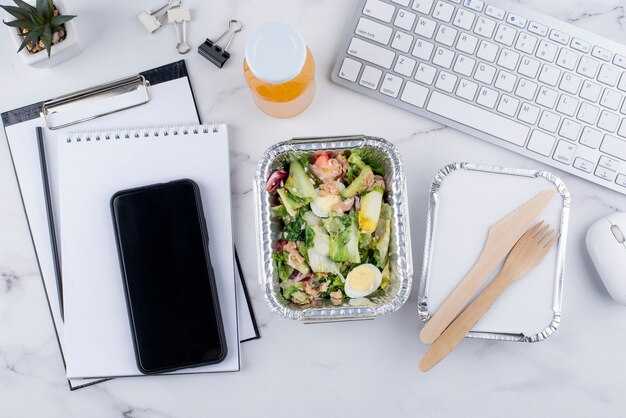 Traveling for the Holidays - 5 Tips for Healthy Eating on the Plane
