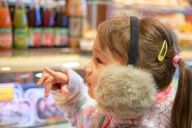 Best Kids Stores on Fifth Avenue in New York – Michaél's Good Tip; - Brooklyn Bridge Promenade