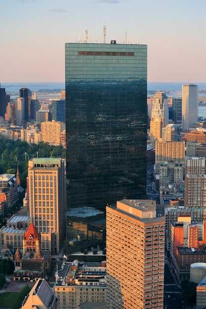 Opening hours by day, season, and holidays