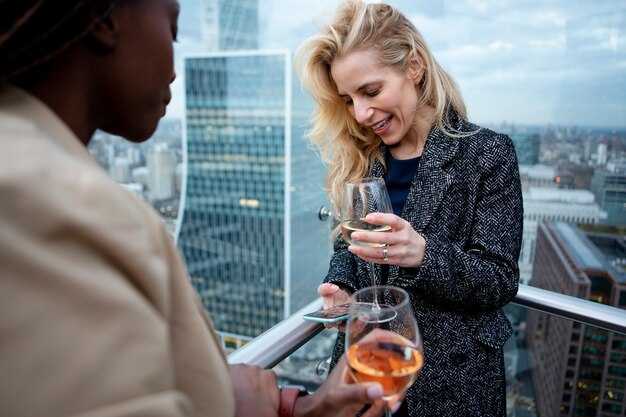 The Crown Rooftop Bar: Prime Vantage Points for the NYC Skyline