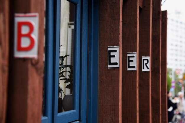 Plan a burger crawl: routes, timing, budgets, and safety considerations