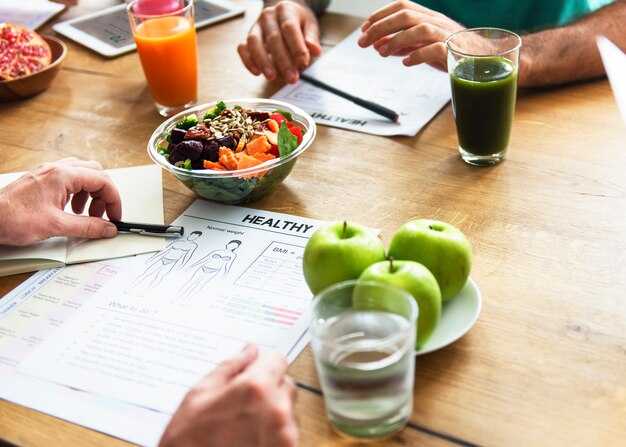 Choose healthy snacks from airport news shops that travel well