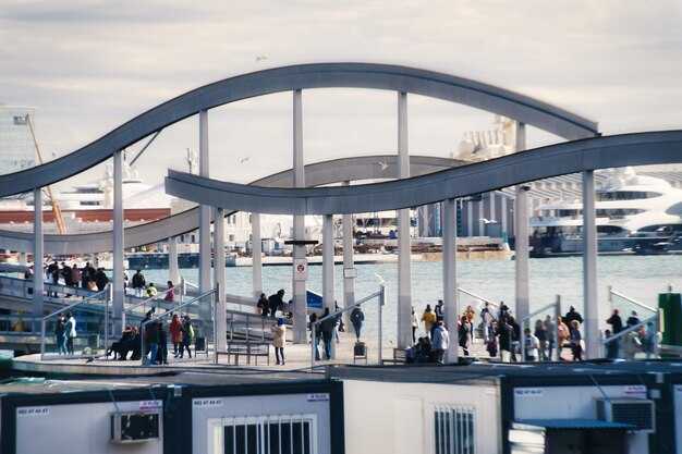 Gate Configuration and Airline Coordination: Impacts on Scheduling