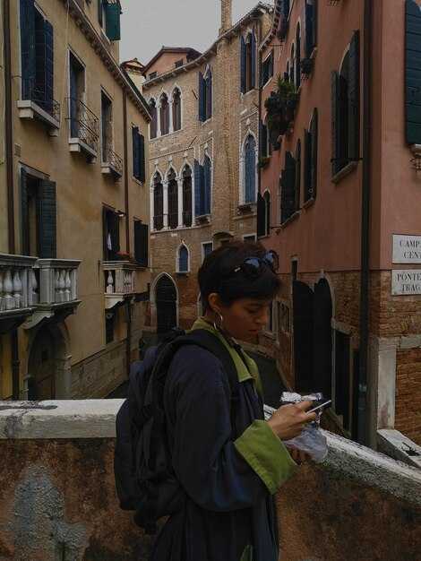 I LOVE NY apparel near Little Italy: shops, stalls, and pricing tips