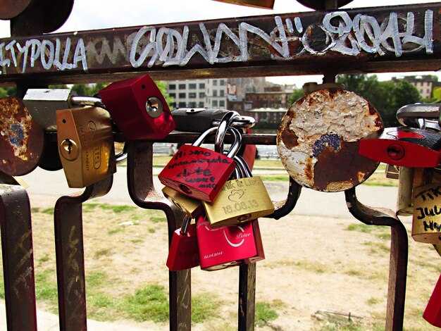 Markets and Local Artists for Unique Keepsakes