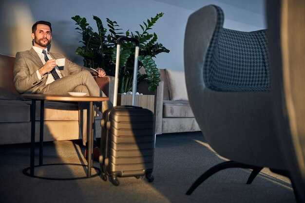 Smart Arrival Rules: When to Enter, Dress Code, and Guest Policy